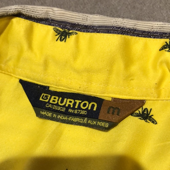 BURTON MEN’S LONG SLEEVE BUTTON DOWN COTTON SHIRT WITH CONTRASTING DETAILS. - Picture 4 of 8